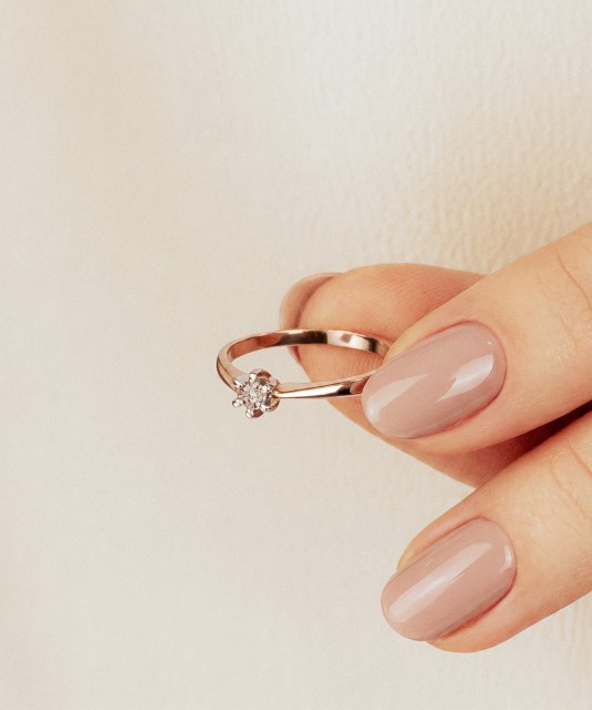 Gold ring with diamonds
