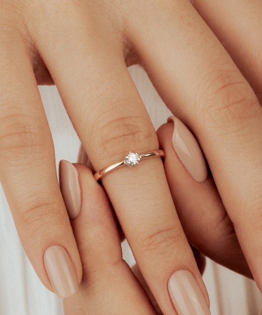 Gold ring with diamonds