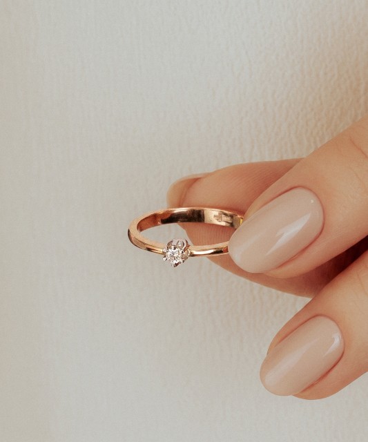 Gold ring with diamonds