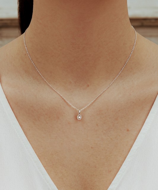 White Gold pendant with diamonds