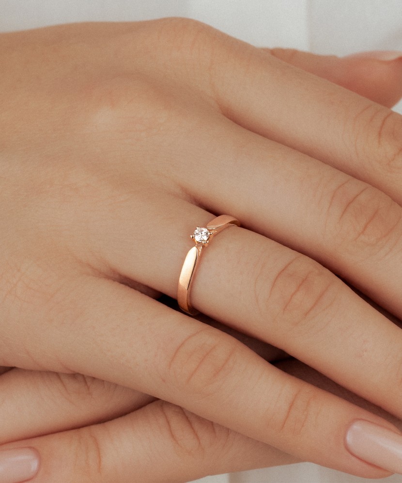 Gold ring with diamond