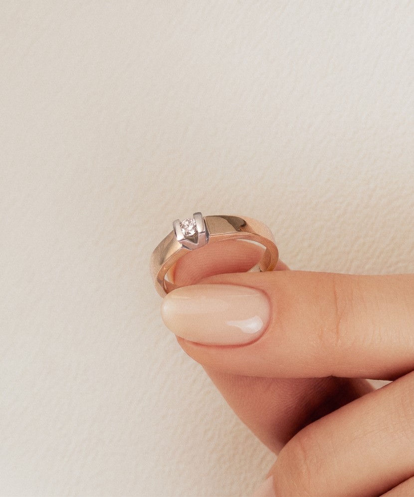 Золотое кольцо с бриллиантом 0,146ct