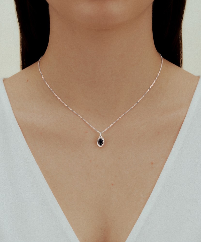 White gold pendant with diamonds and sapphire
