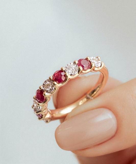 Yellow gold ring with diamonds and rubies