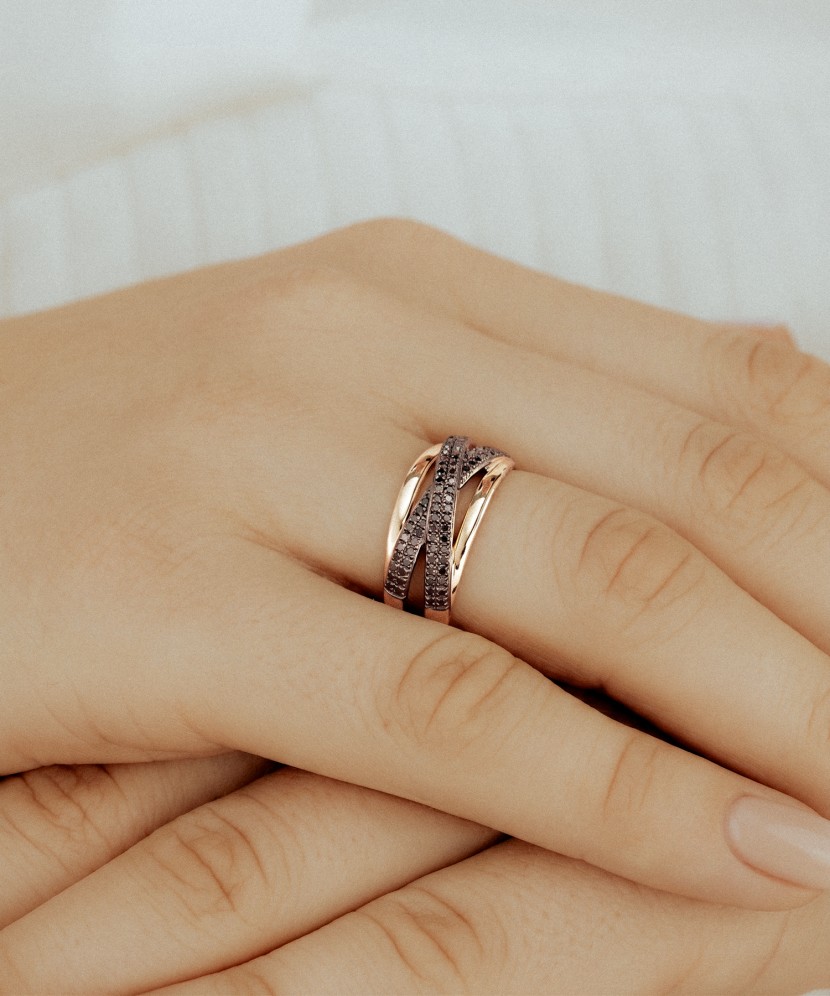 Yellow gold ring with black diamonds