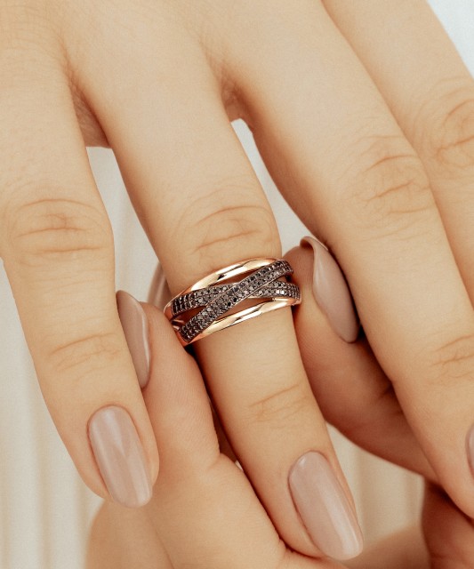 Yellow gold ring with black diamonds