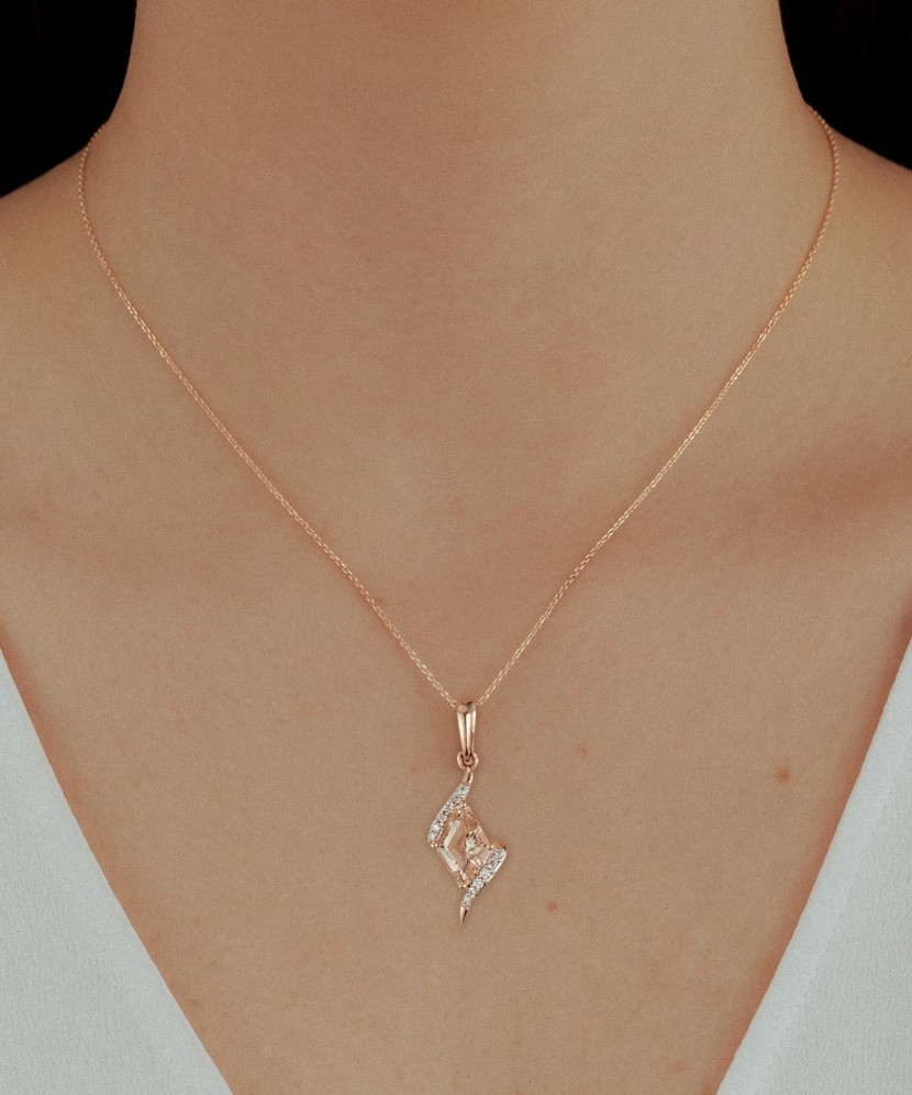 Gold pendant with diamonds and morganite