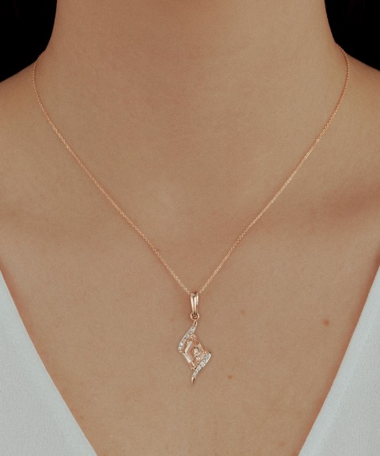 Gold pendant with diamonds and morganite
