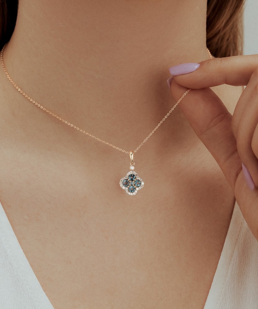 Yellow gold pendant with diamonds and London topaz