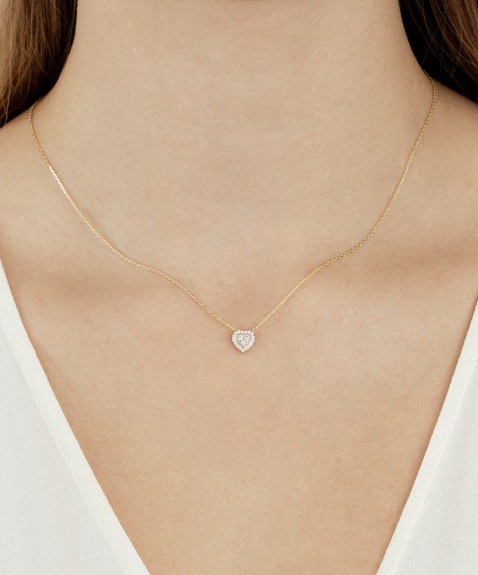 Yellow gold chain with diamond pendant