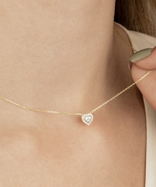 Yellow gold chain with diamond pendant