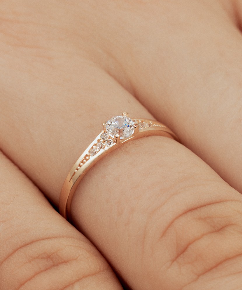 Gold ring with zircons