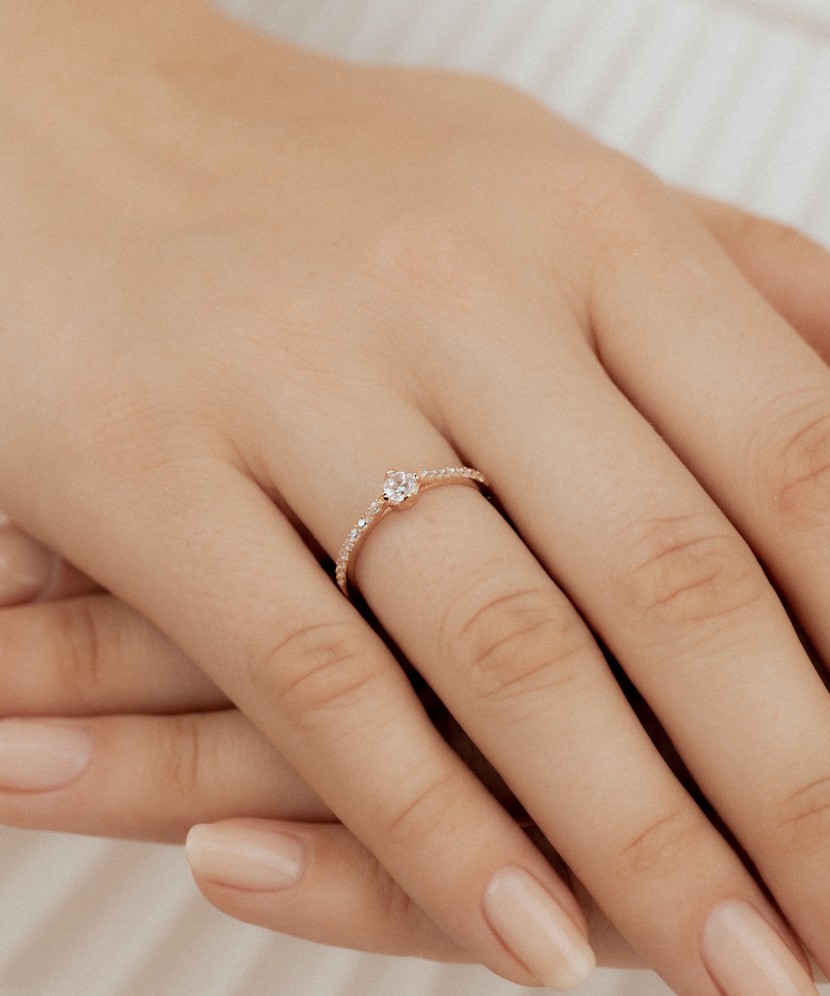 Gold ring with zircons