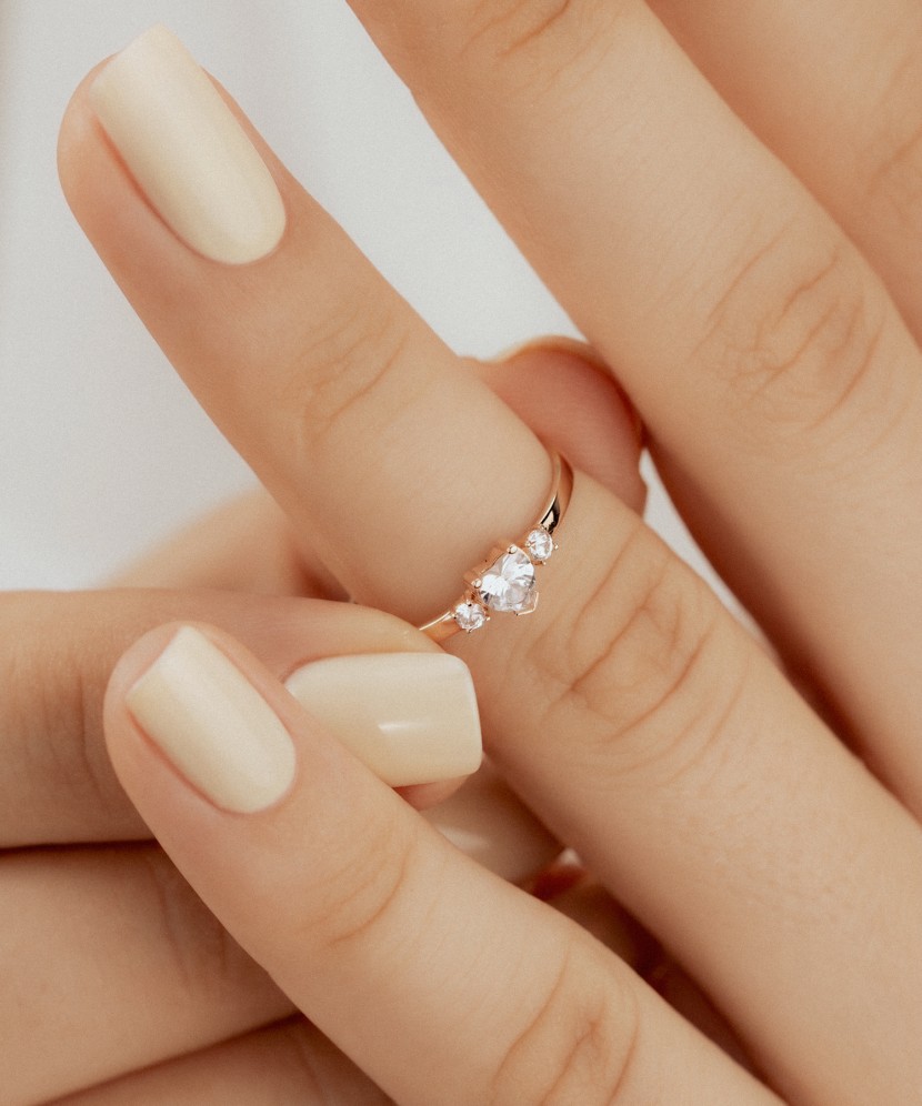 Gold ring with zircons