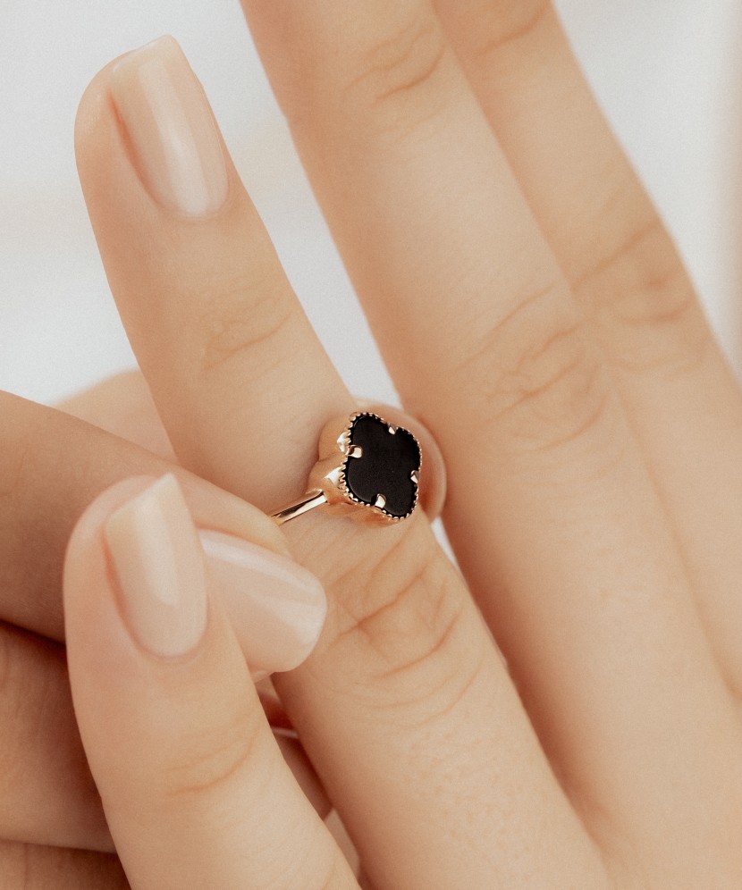 Gold ring with onyx