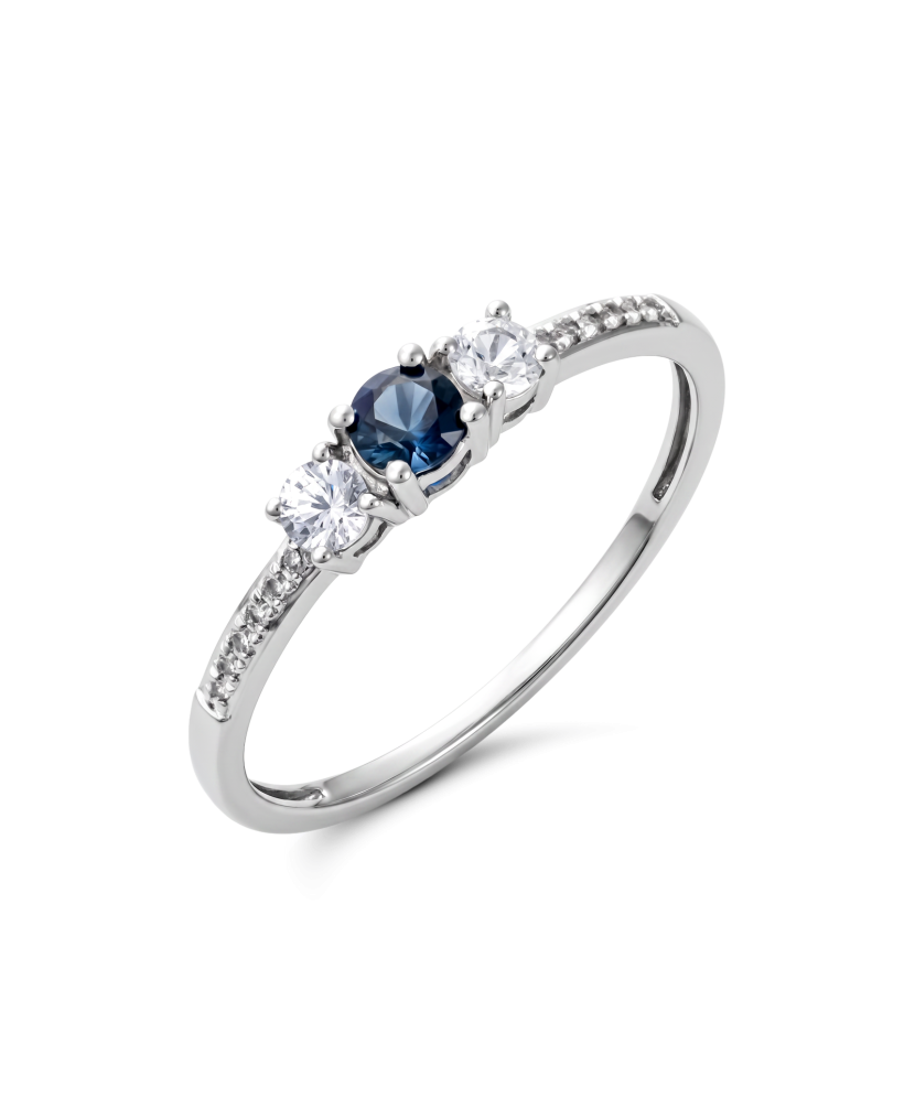 White gold ring with sapphire and diamonds