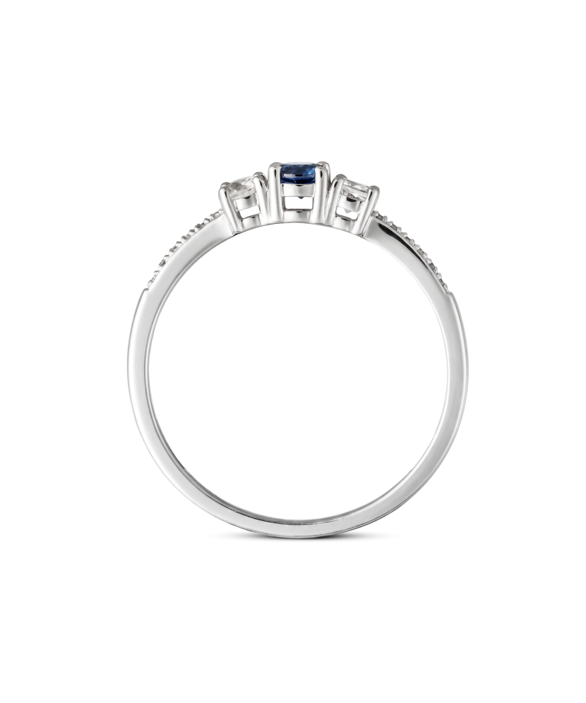 White gold ring with sapphire and diamonds