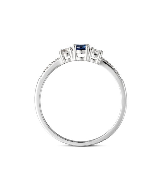 White gold ring with sapphire and diamonds