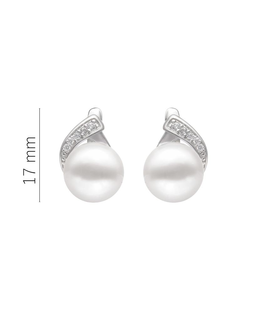 Silver earrings with pearls