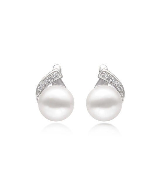 Silver earrings with pearls