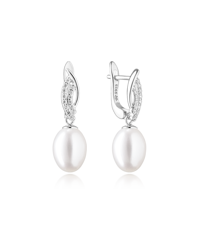 Silver earrings with pearls