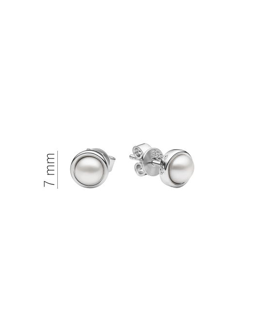 Silver earrings with pearls
