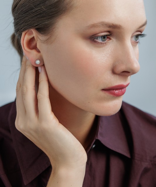 Silver earrings with pearls