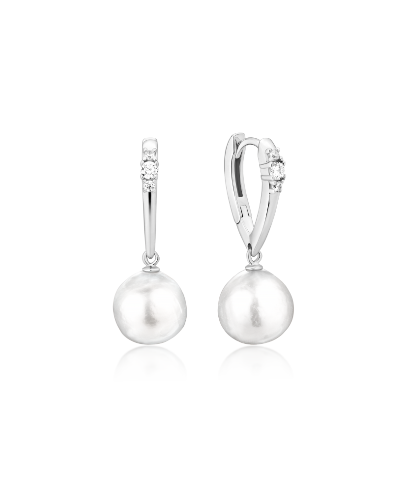 Silver earrings with Edison pearls