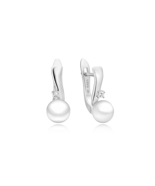 Silver earrings with pearls