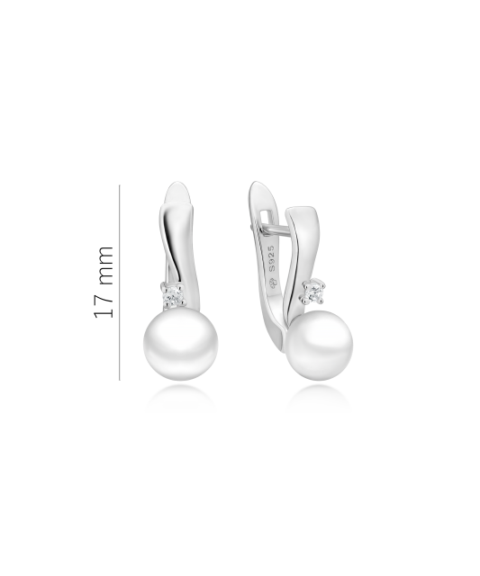 Silver earrings with pearls