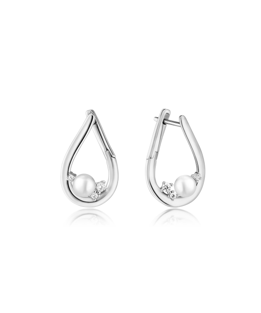 Silver earrings with pearls