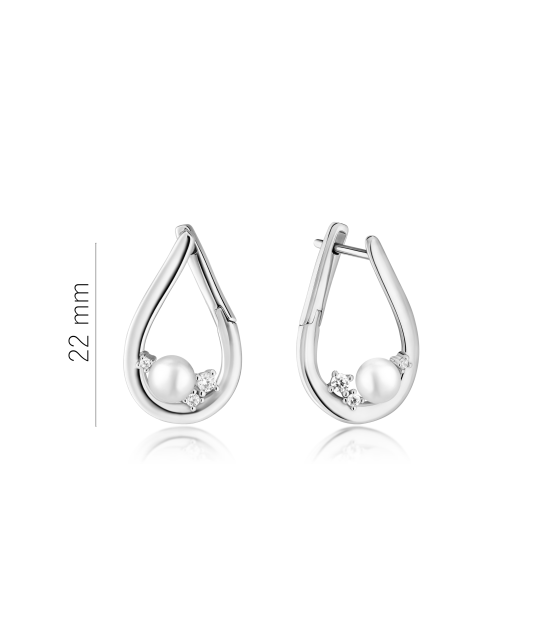 Silver earrings with pearls