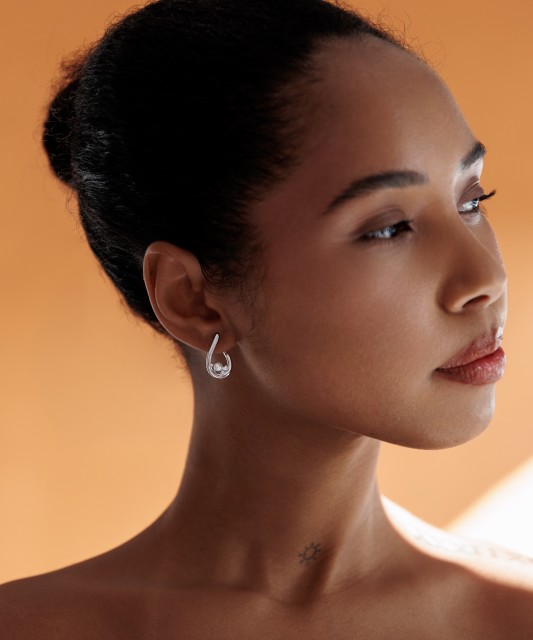 Silver earrings with pearls