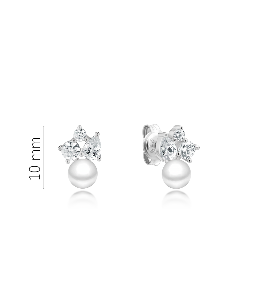 Silver earrings with pearls