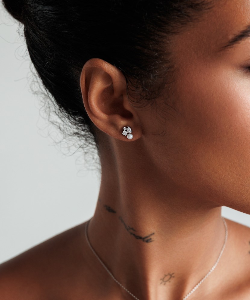 Silver earrings with pearls