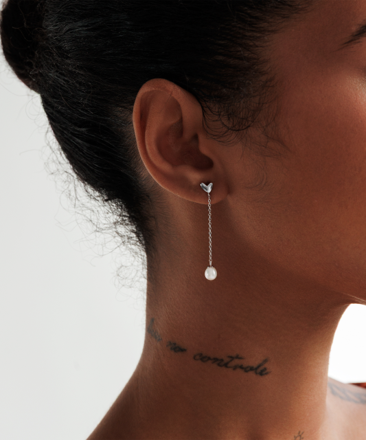 Silver earrings with pearls