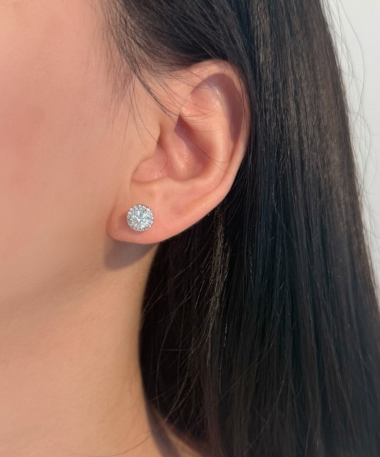 Silver earrings with moissanites
