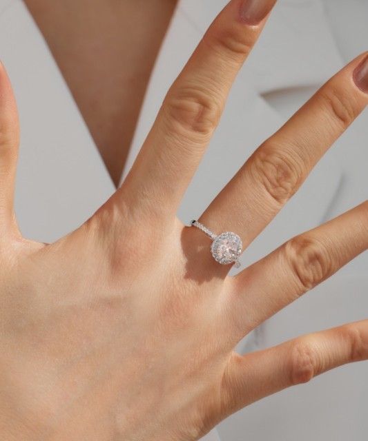 Hopeinen sormus moissaniiteilla 1,5CT