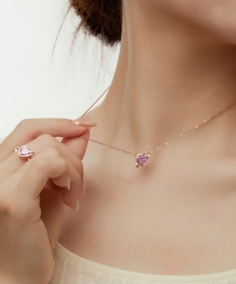 Gilded sterling silver chain with zircon pendant