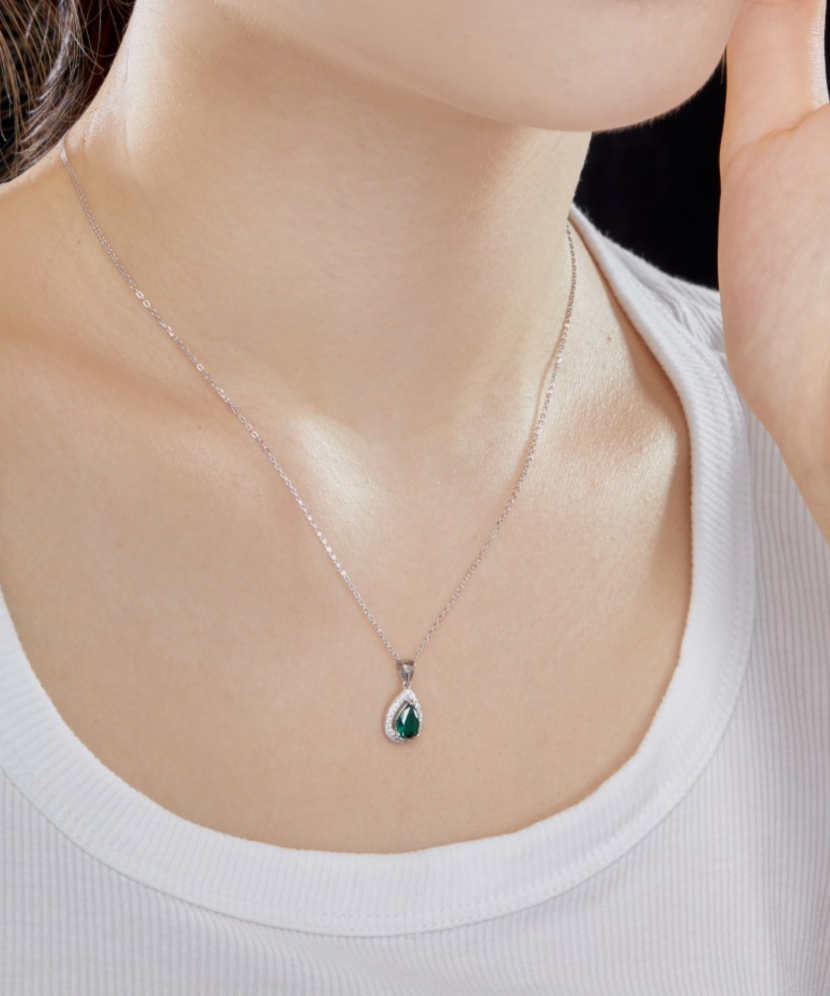 Silver chain with zircon pendant
