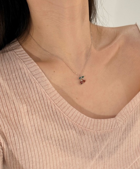 Silver chain with zircon pendant