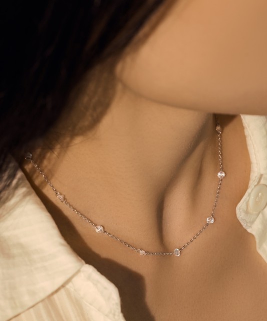 Silver chain with zircon pendant