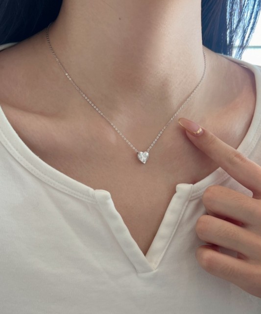 Silver chain with moissanite
