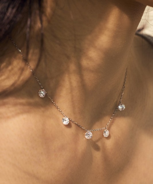 Silver chain with zircon pendant