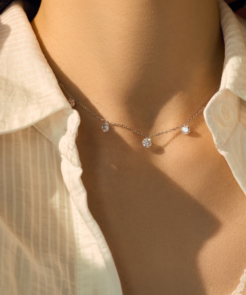 Silver chain with zircon pendant