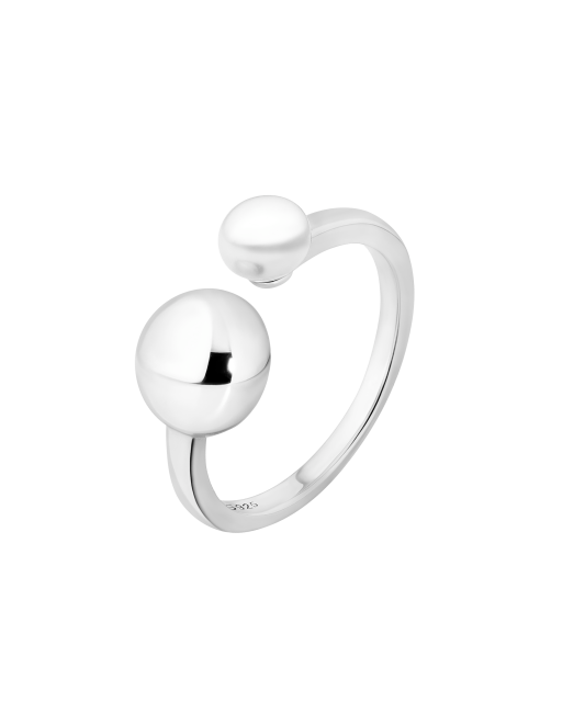 Sterling silver ring with pearl