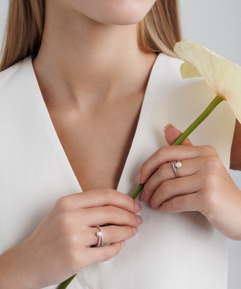 Sterling silver ring with pearl