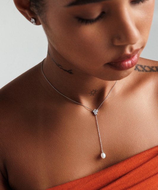 Silver chain with pearl and cubic zirconia