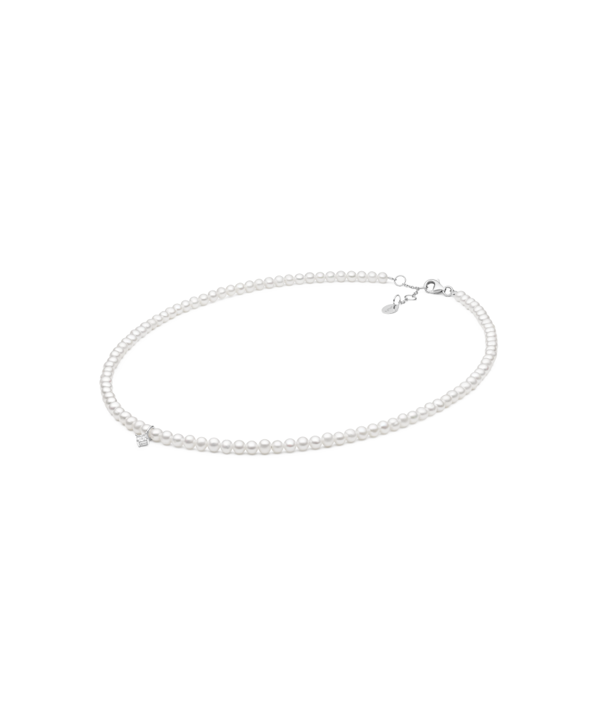 Pearl necklace with cubic zirconia