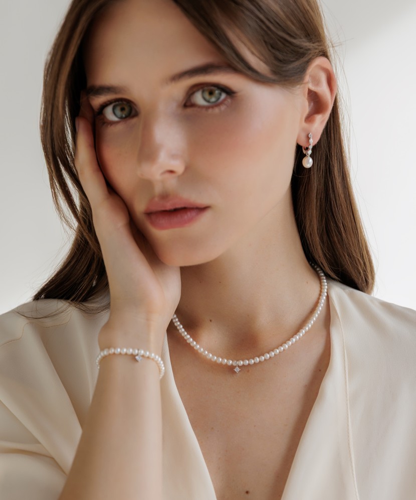 Pearl necklace with cubic zirconia